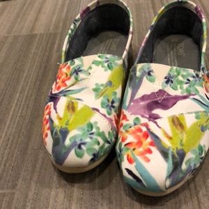 Toms floral slipons